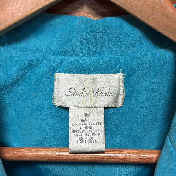 Studio Works Aqua Blue velour 2 button blazer lined with stitched detail size 16 - Picture 2 of 9